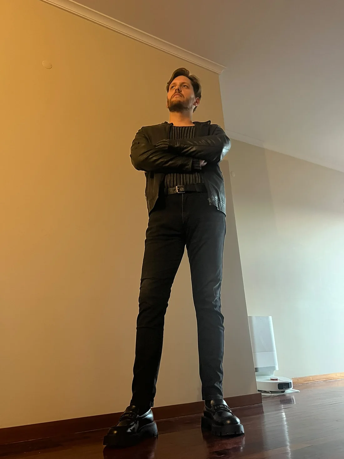 Fábio Daniel Correia em corpo inteiro